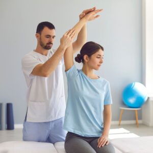 woman seeing chiropractor