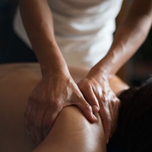 A massage therapist gives a Swedish massage